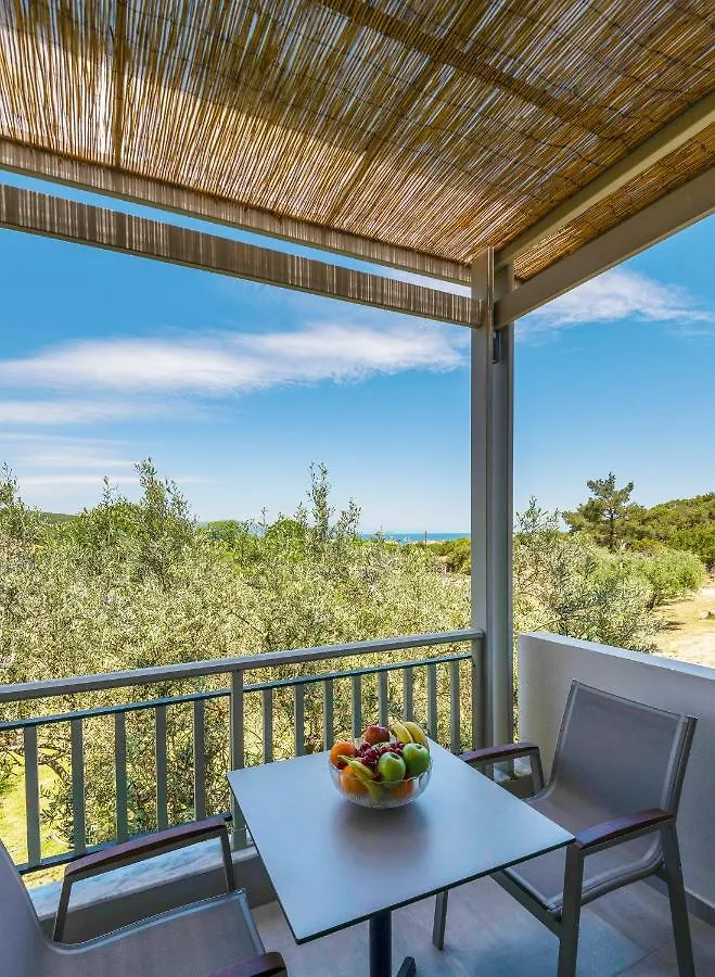 Dionysus Apartments & Suites Иериссос Греция